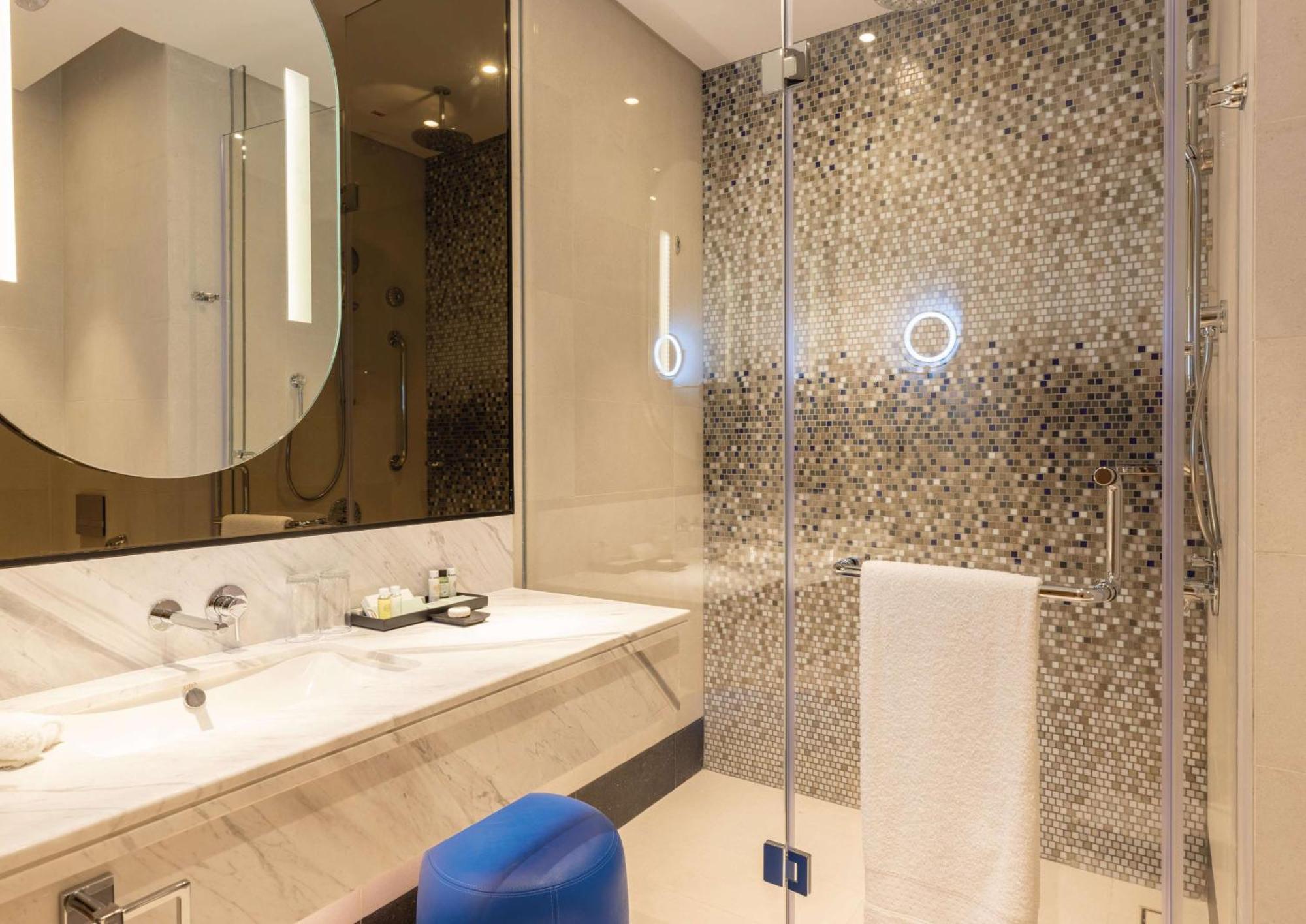 Embassy By Hilton Old Town 4*