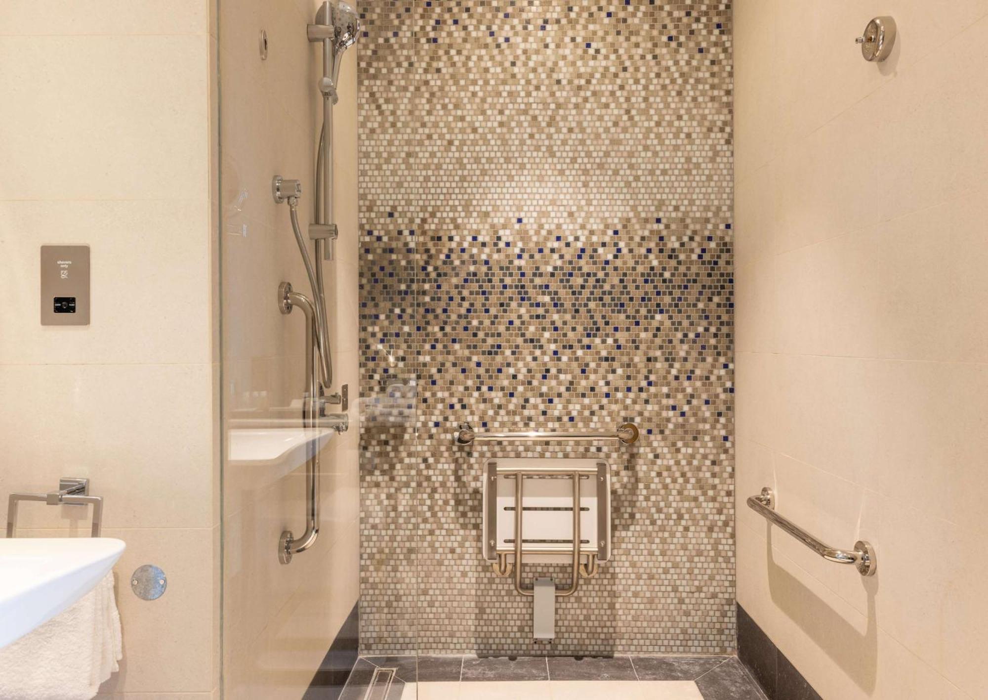 Hotel Embassy By Hilton Old Town 4*